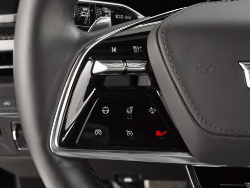 Used 2025 Cadillac Escalade ESV V image 16