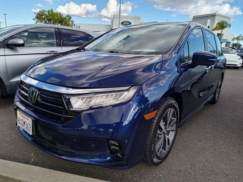 Used 2021 Honda Odyssey Touring image 2