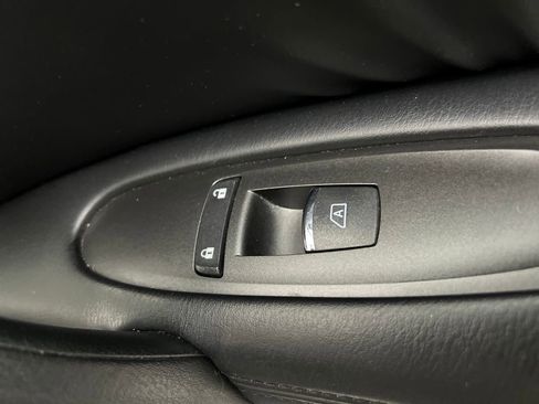 Used 2023 Nissan Armada SL w/ Captain's Chairs Package image 28