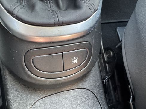 Used 2014 FIAT 500L Trekking w/ Popular Equipment Group FWD image 29