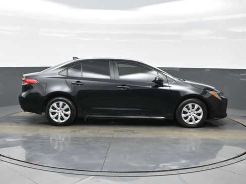 Used 2023 Toyota Corolla LE image 7