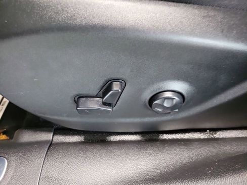 Used 2019 Jeep Cherokee Limited w/ Luxury Group image 34