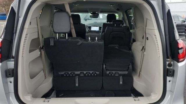Used 2024 Chrysler Pacifica Touring-L FWD image 25