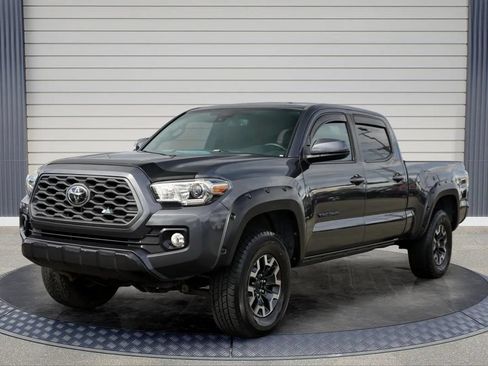 Used 2020 Toyota Tacoma TRD Off-Road w/ Technology Package AWD/4WD image 3