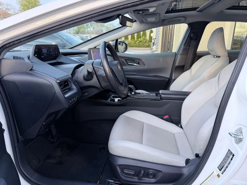 Used 2023 Toyota Prius XLE FWD image 29