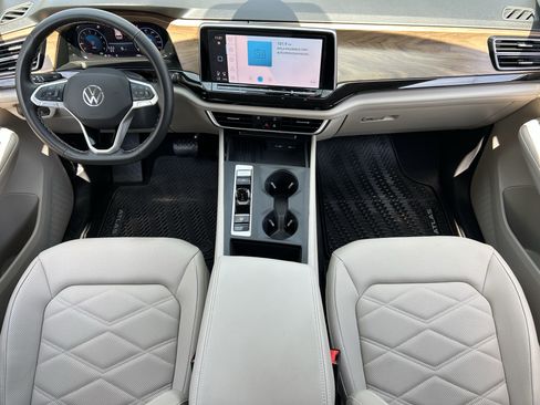 Certified 2025 Volkswagen Atlas SE AWD/4WD image 14