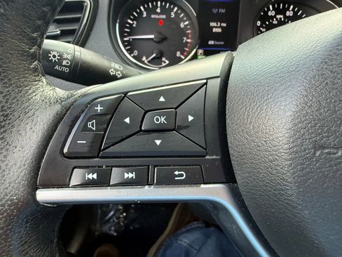 Used 2019 Nissan Rogue SV image 13