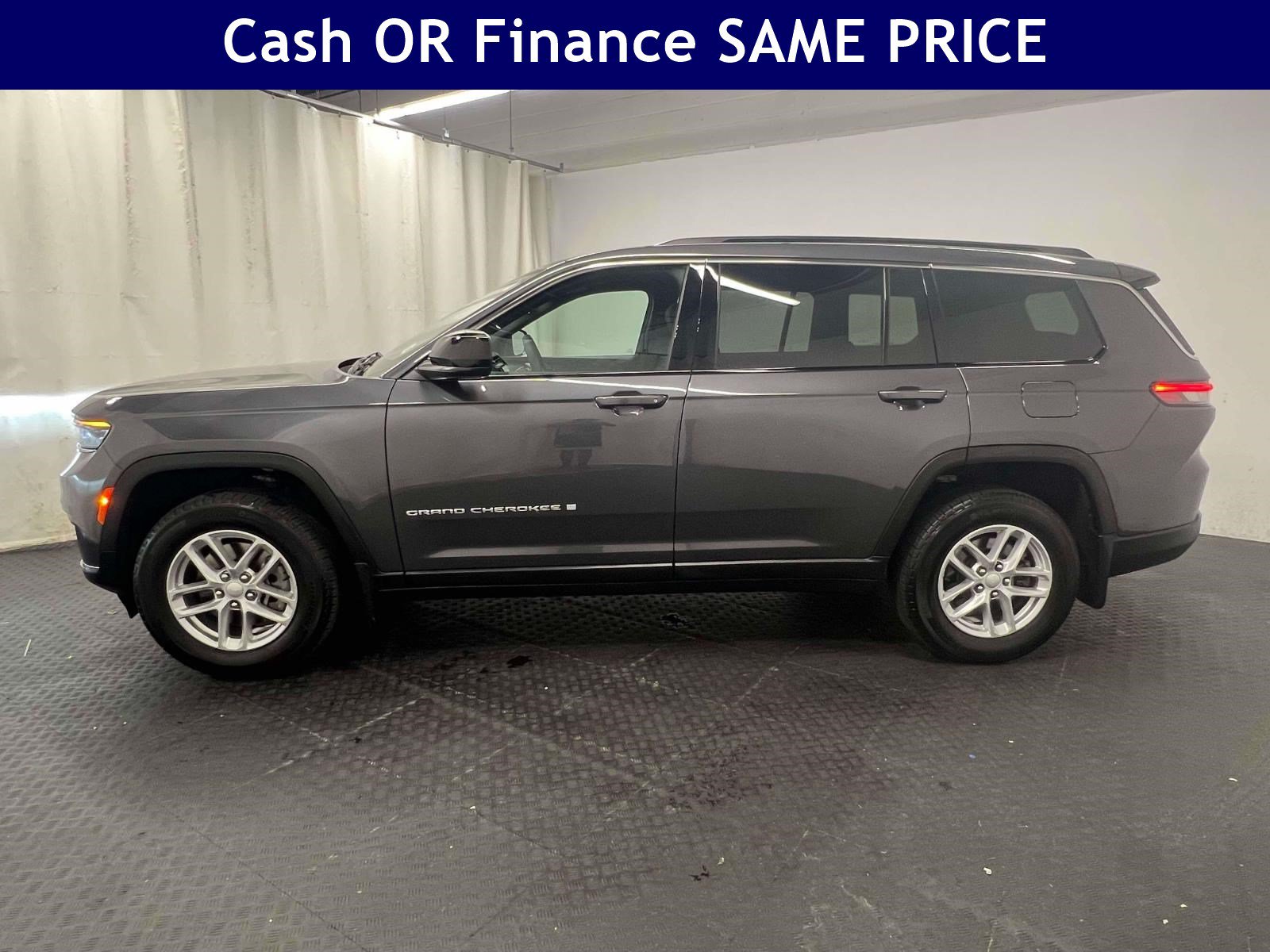 Certified 2025 Jeep Grand Cherokee L Laredo AWD/4WD image 11