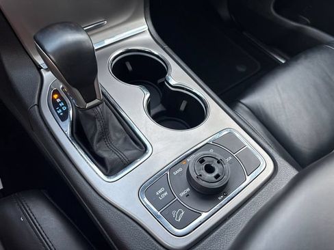 Used 2021 Jeep Grand Cherokee Limited AWD/4WD image 19