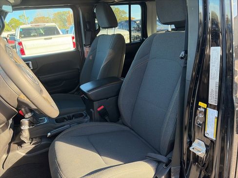 Used 2024 Jeep Wrangler Sport S image 12