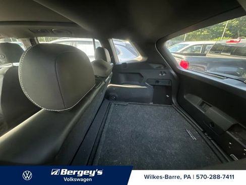 Certified 2022 Volkswagen Tiguan SE R-Line AWD/4WD image 10