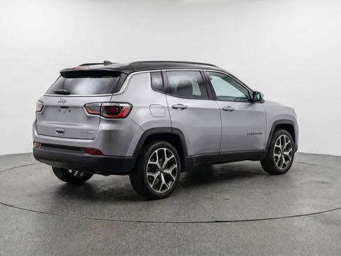 Used 2025 Jeep Compass Limited AWD/4WD image 9