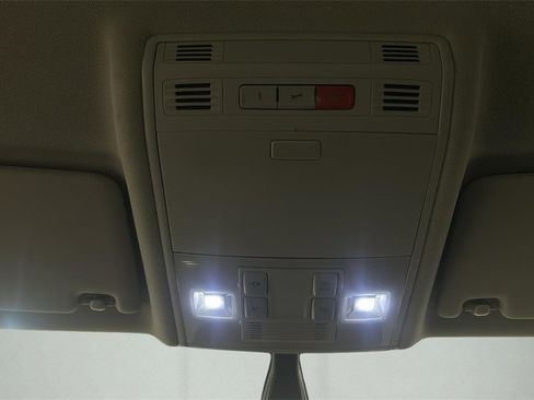 Used 2019 Volkswagen e-Golf SE w/ Driver Assistance Package image 27