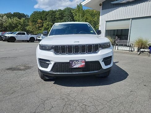 New 2025 Jeep Grand Cherokee 4WD image 2