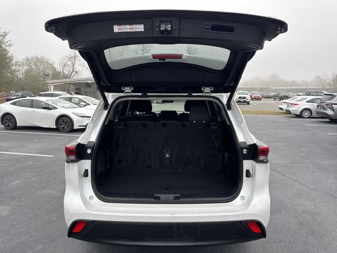 Used 2023 Toyota Highlander LE image 28