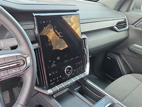 Used 2025 GMC Acadia Elevation image 18