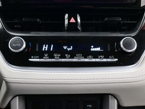 Used 2023 Toyota Corolla Cross LE image 19