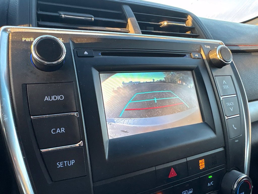 Used 2015 Toyota Camry SE w/ Moonroof Package FWD image 23