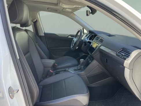 Used 2021 Volkswagen Tiguan SE image 18