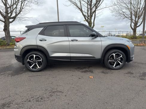 Used 2023 Chevrolet TrailBlazer RS w/ Sun and Liftgate Package image 8