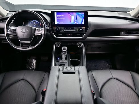 Used 2024 Toyota Grand Highlander AWD image 17