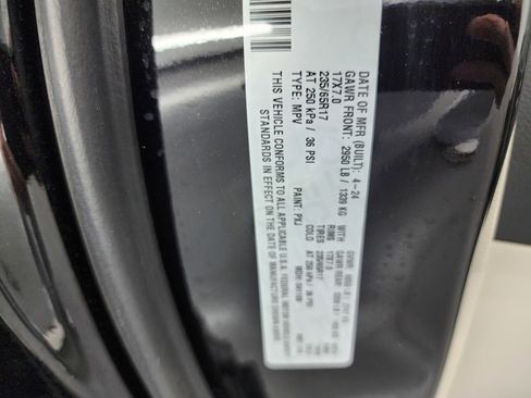 Used 2024 Chrysler Pacifica Touring-L image 63