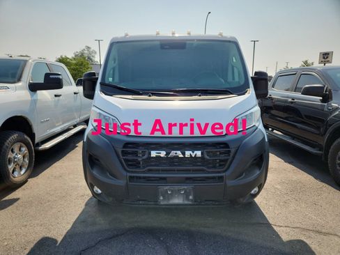 Used 2025 RAM ProMaster 2500 w/ Convenience Group FWD image 2