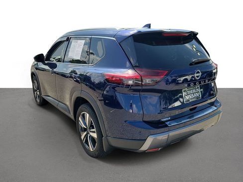 Certified 2024 Nissan Rogue SL FWD image 4