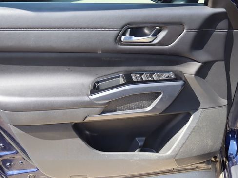 Used 2023 Nissan Pathfinder SL w/ SL Premium Package FWD image 17