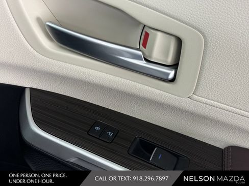 Used 2024 Toyota Sienna Platinum FWD image 46