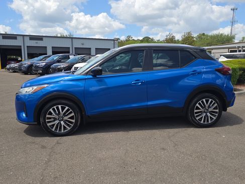 Used 2022 Nissan Kicks SV image 5