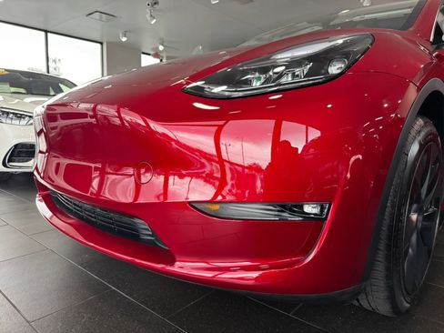 Used 2024 Tesla Model Y Long Range image 30