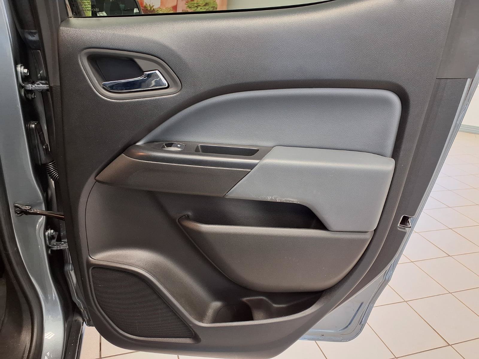 Used 2022 Chevrolet Colorado Z71 AWD/4WD image 12