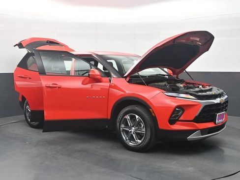 Used 2025 Chevrolet Blazer LT FWD image 34