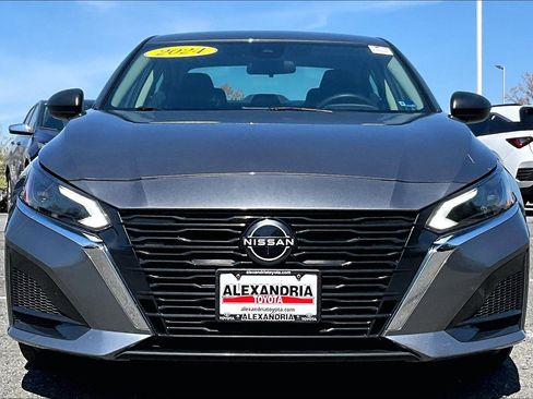 Used 2024 Nissan Altima 2.5 SV image 3