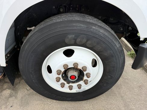Used 2022 Ford F750 2WD Regular Cab Super Duty image 8