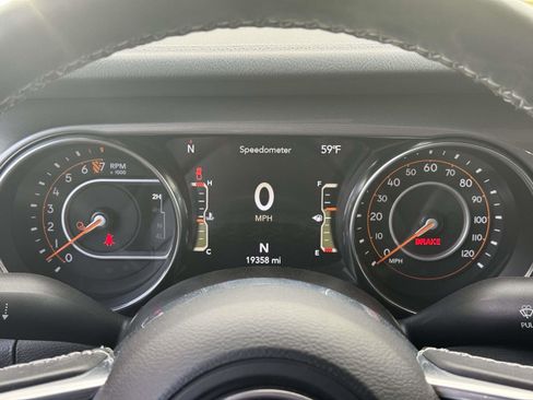 Used 2022 Jeep Gladiator Overland w/ Cold Weather Group AWD/4WD image 24