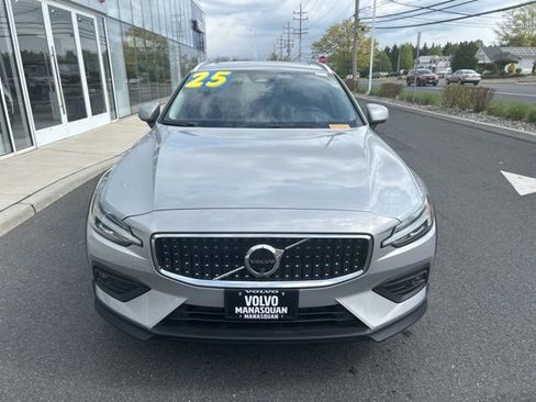 Used 2025 Volvo V60 B5 Cross Country Plus AWD/4WD image 7