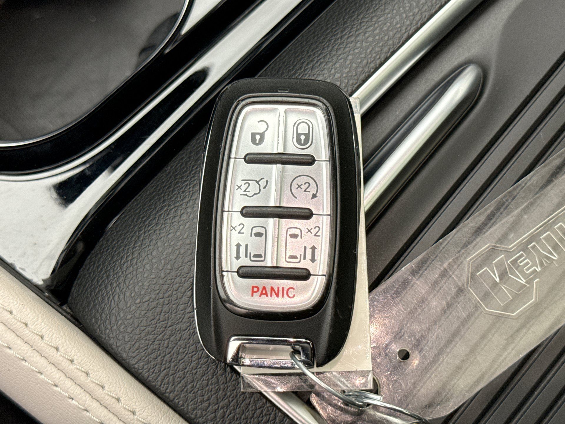 Used 2021 Chrysler Pacifica Limited w/ Premium & Safety Sphere Group FWD image 27