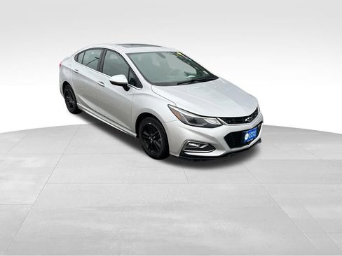 Used 2017 Chevrolet Cruze LT w/ Sun And Sound Package FWD image 8