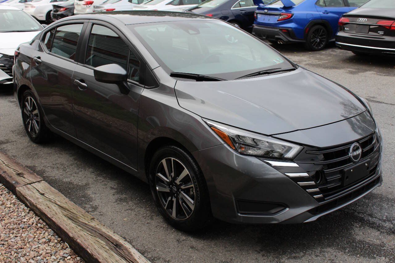 Used 2025 Nissan Versa SV FWD image 5