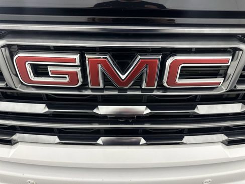 Used 2025 GMC Sierra 3500 AT4 w/ AT4 Preferred Package AWD/4WD image 33