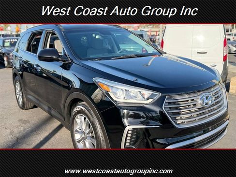 Used 2017 Hyundai Santa Fe SE image 2