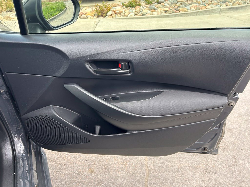 Used 2025 Toyota Corolla LE FWD image 30