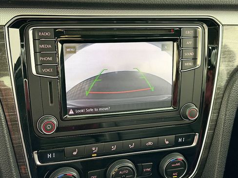 Used 2018 Volkswagen Passat 2.0T SE image 32