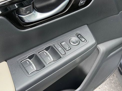 Used 2024 Honda CR-V EX-L image 13