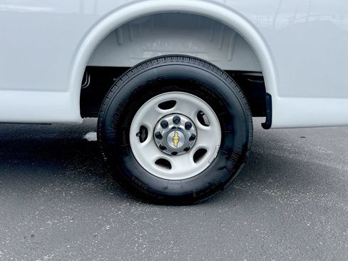 Used 2025 Chevrolet Express 3500 LT w/ LT Preferred Equipment Group RWD image 26