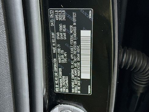 Used 2023 Volvo XC40 B4 Plus FWD image 12