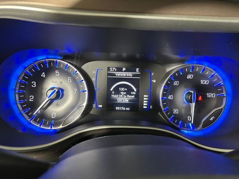 Used 2019 Chrysler Pacifica Touring Plus image 14