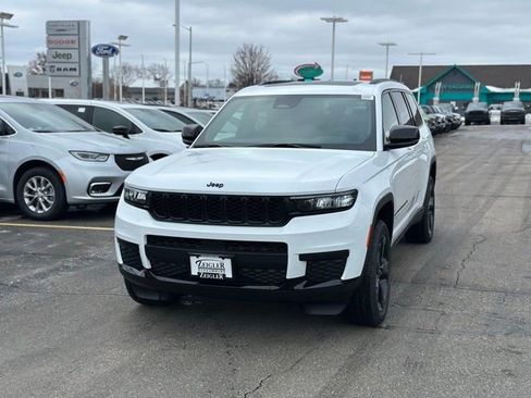 New 2025 Jeep Grand Cherokee L Altitude image 2